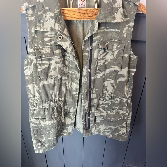 Decree Green Army Camo Utility Vest size L - Picture 8 of 13